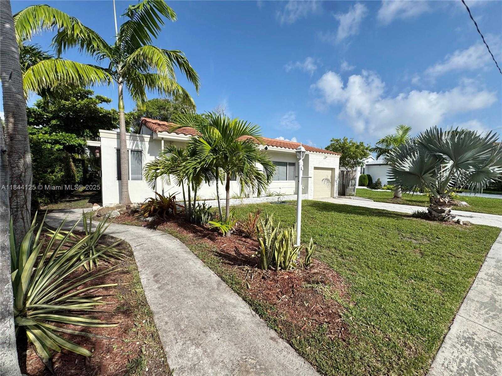 Small Image of 7536 CUTLASS AVE, North Bay Village Number 2