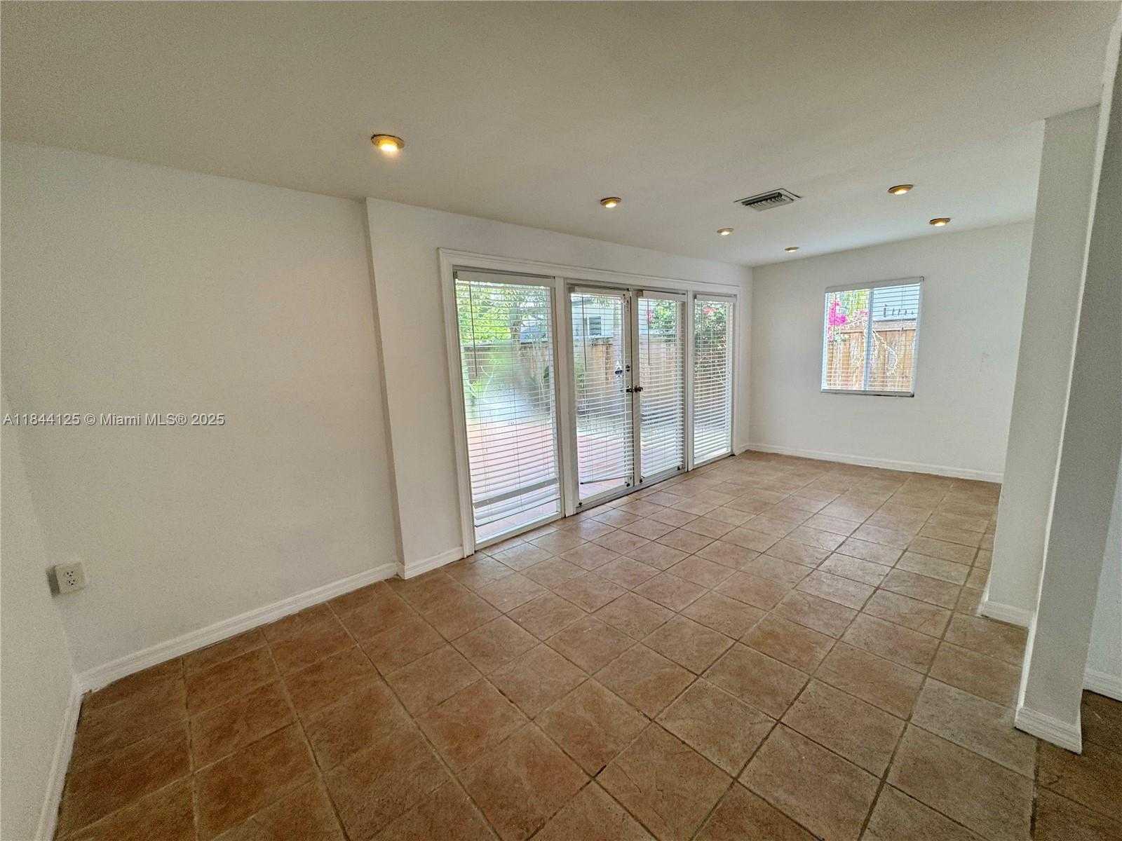 Small Image of 7536 CUTLASS AVE, North Bay Village Number 20