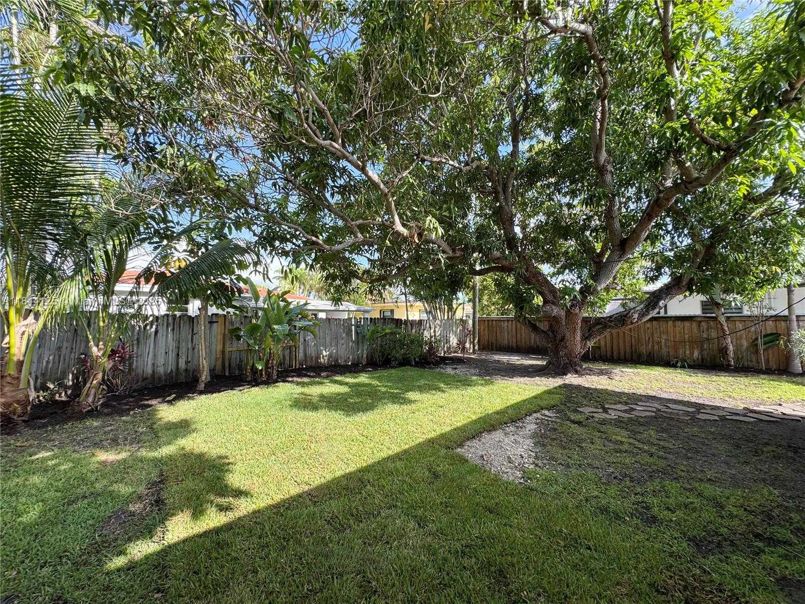 Small Image of 7536 CUTLASS AVE, North Bay Village Number 23