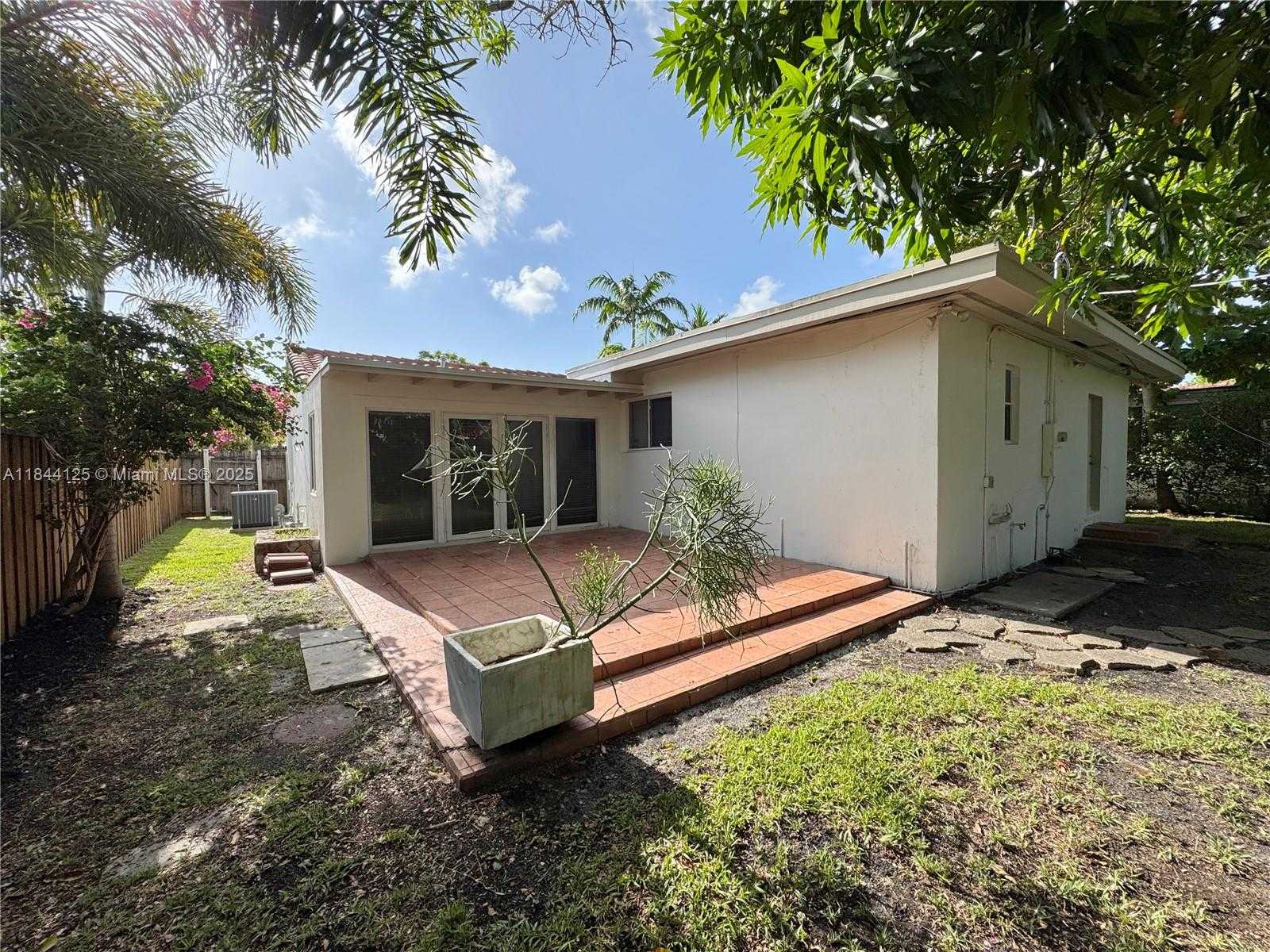 Small Image of 7536 CUTLASS AVE, North Bay Village Number 25