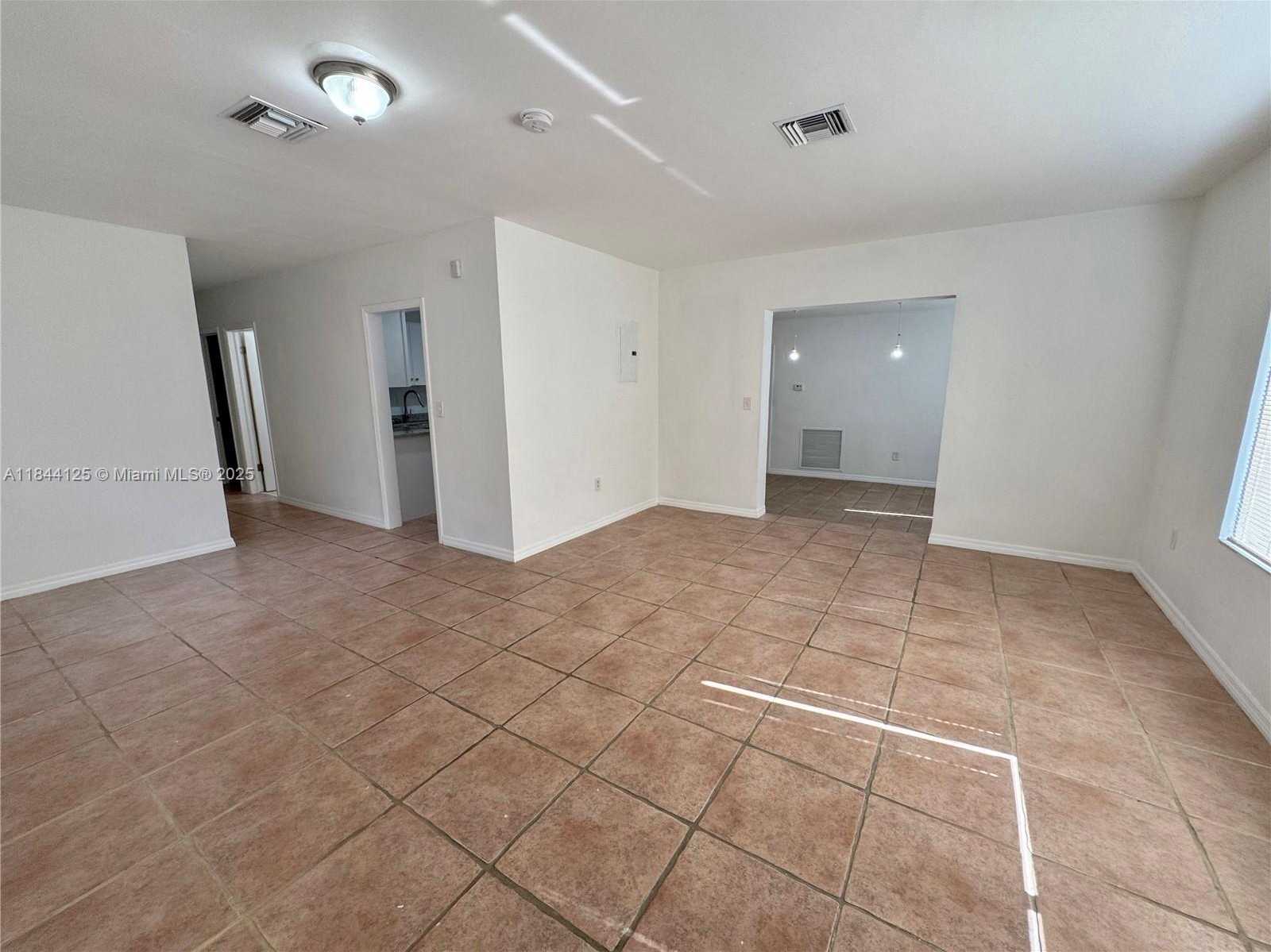 Small Image of 7536 CUTLASS AVE, North Bay Village Number 3