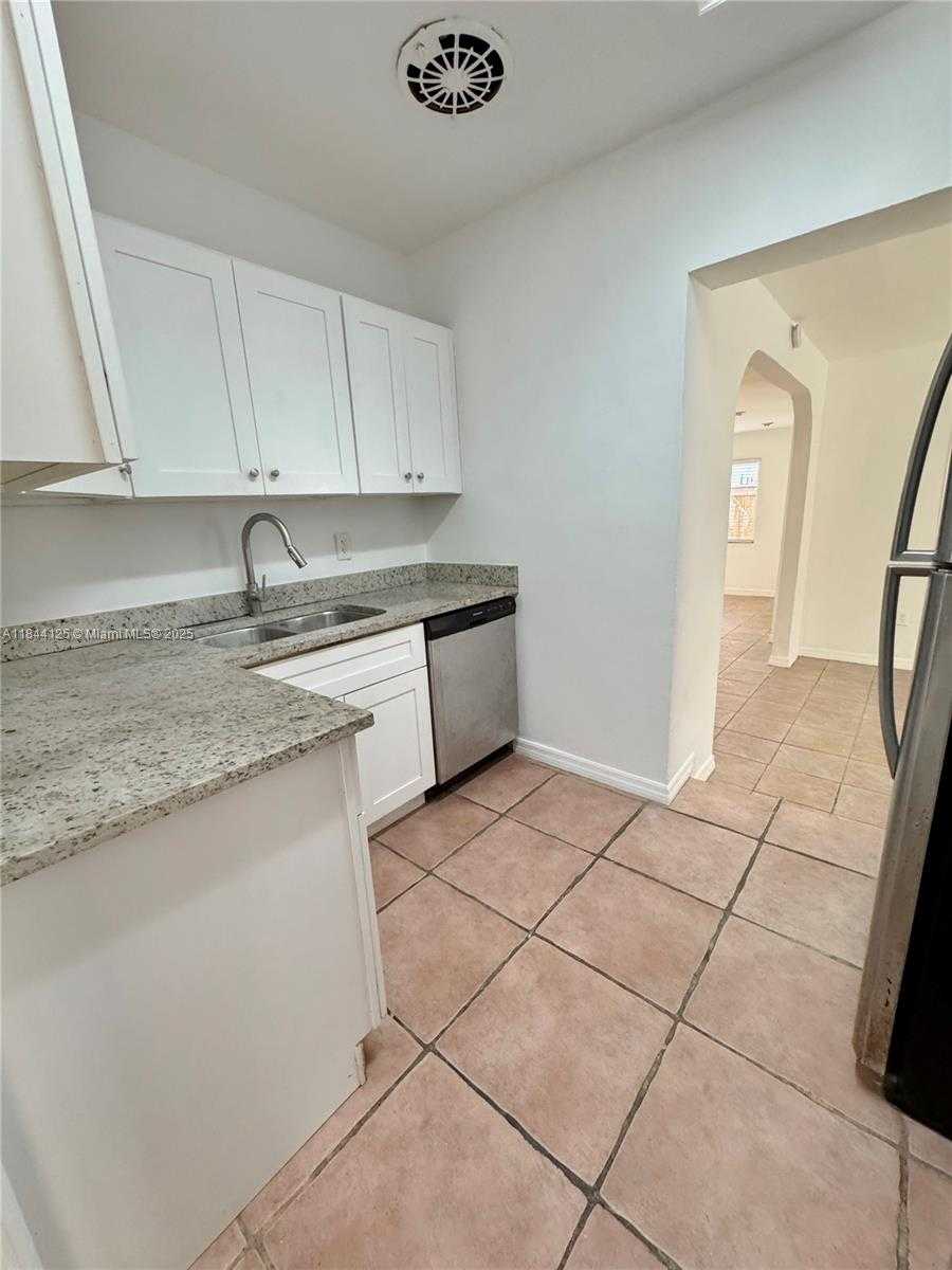 Small Image of 7536 CUTLASS AVE, North Bay Village Number 5
