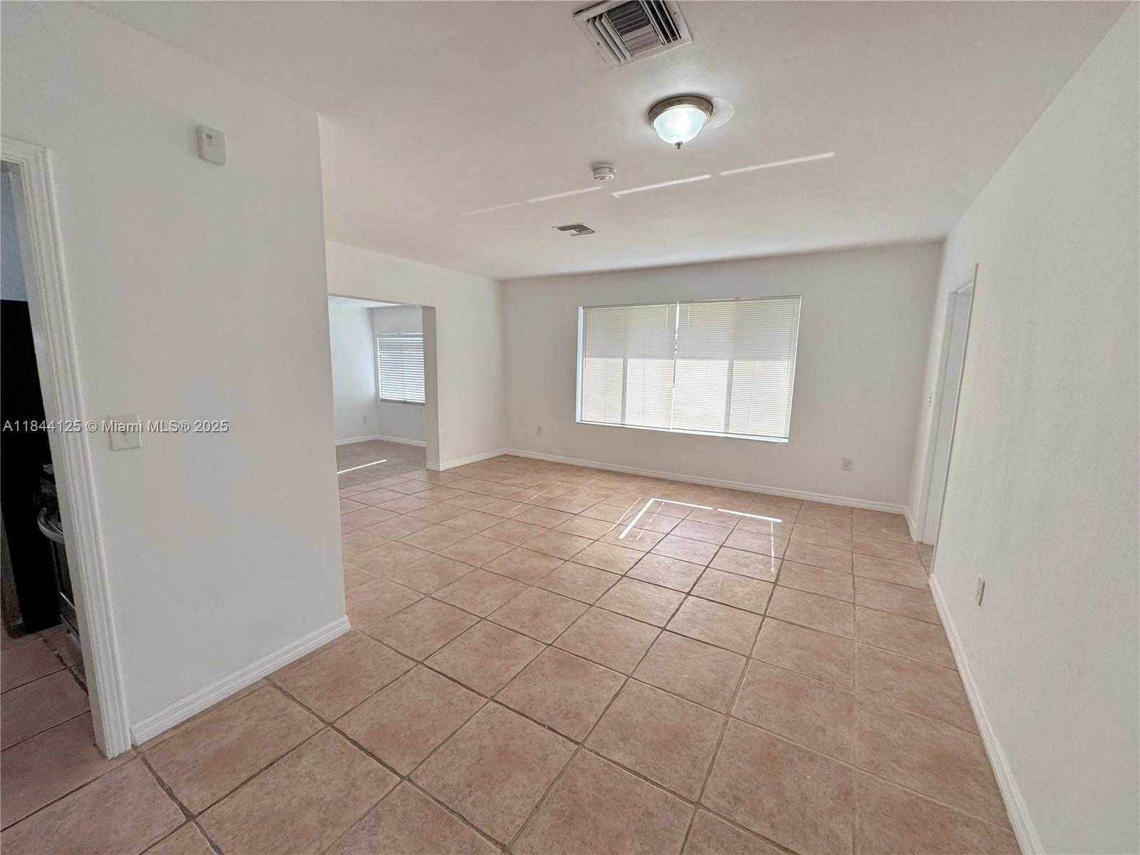 Small Image of 7536 CUTLASS AVE, North Bay Village Number 8