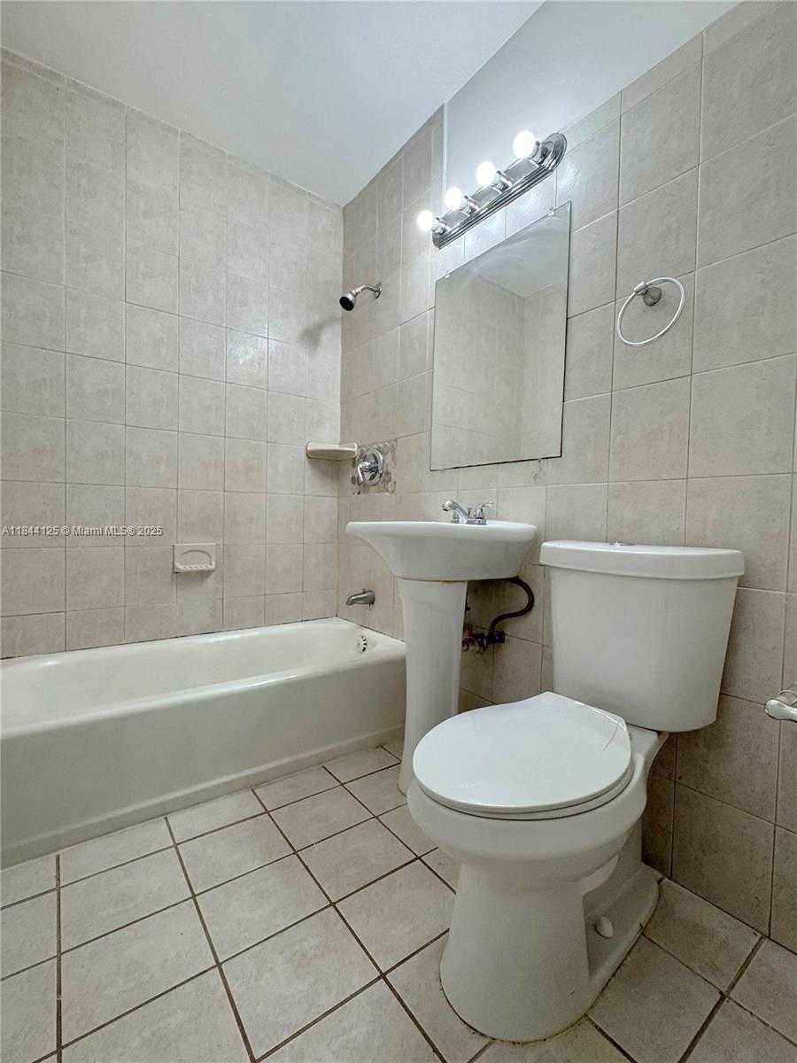 Small Image of 7536 CUTLASS AVE, North Bay Village Number 9