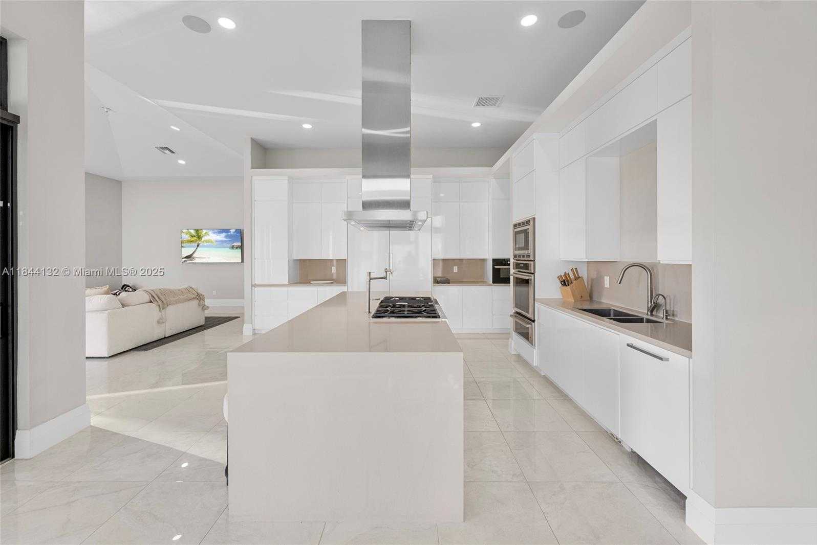 Small Image of 3275 ISLEWOOD AVE, Weston Number 10