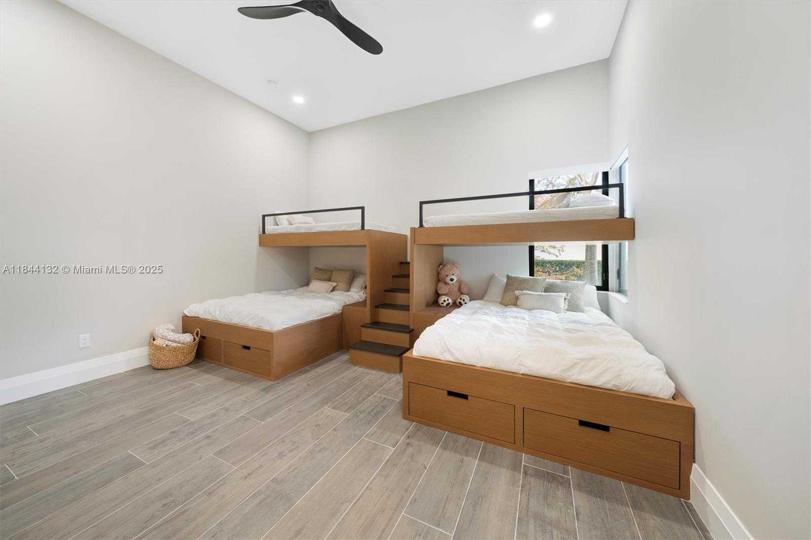 Small Image of 3275 ISLEWOOD AVE, Weston Number 31