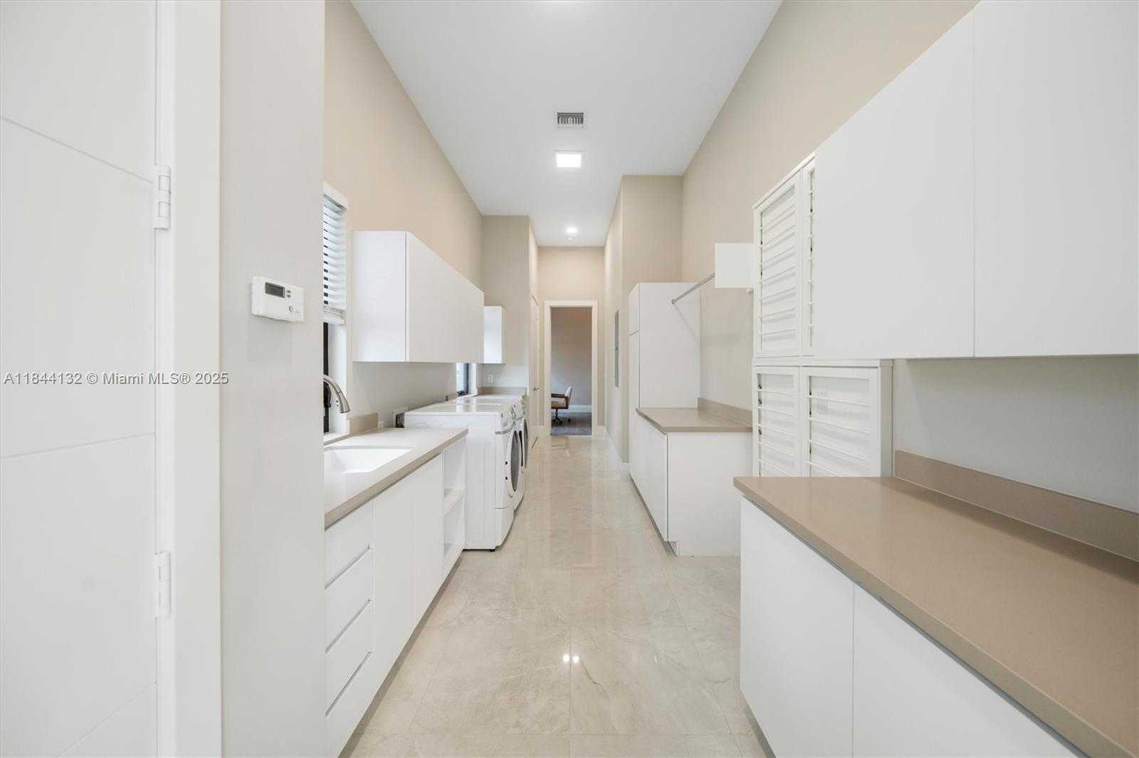 Small Image of 3275 ISLEWOOD AVE, Weston Number 34
