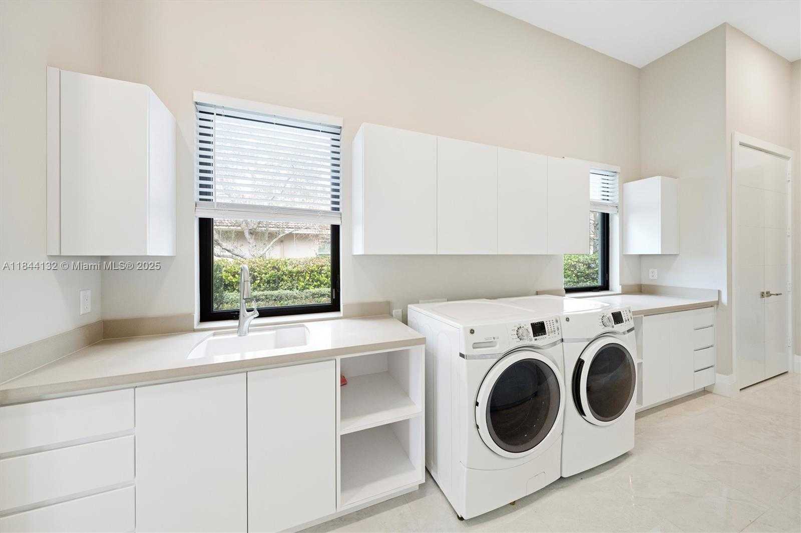 Small Image of 3275 ISLEWOOD AVE, Weston Number 35