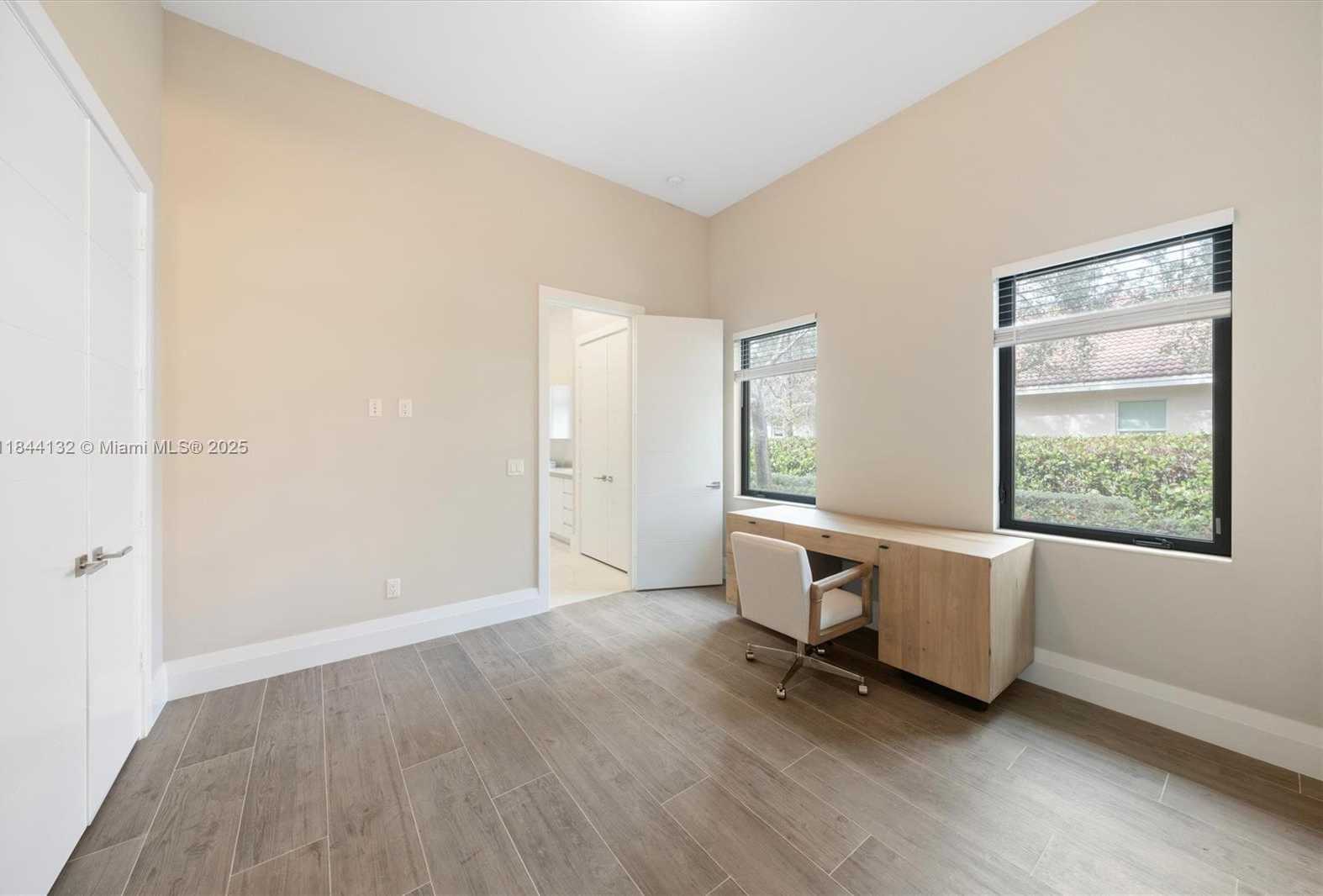 Small Image of 3275 ISLEWOOD AVE, Weston Number 37