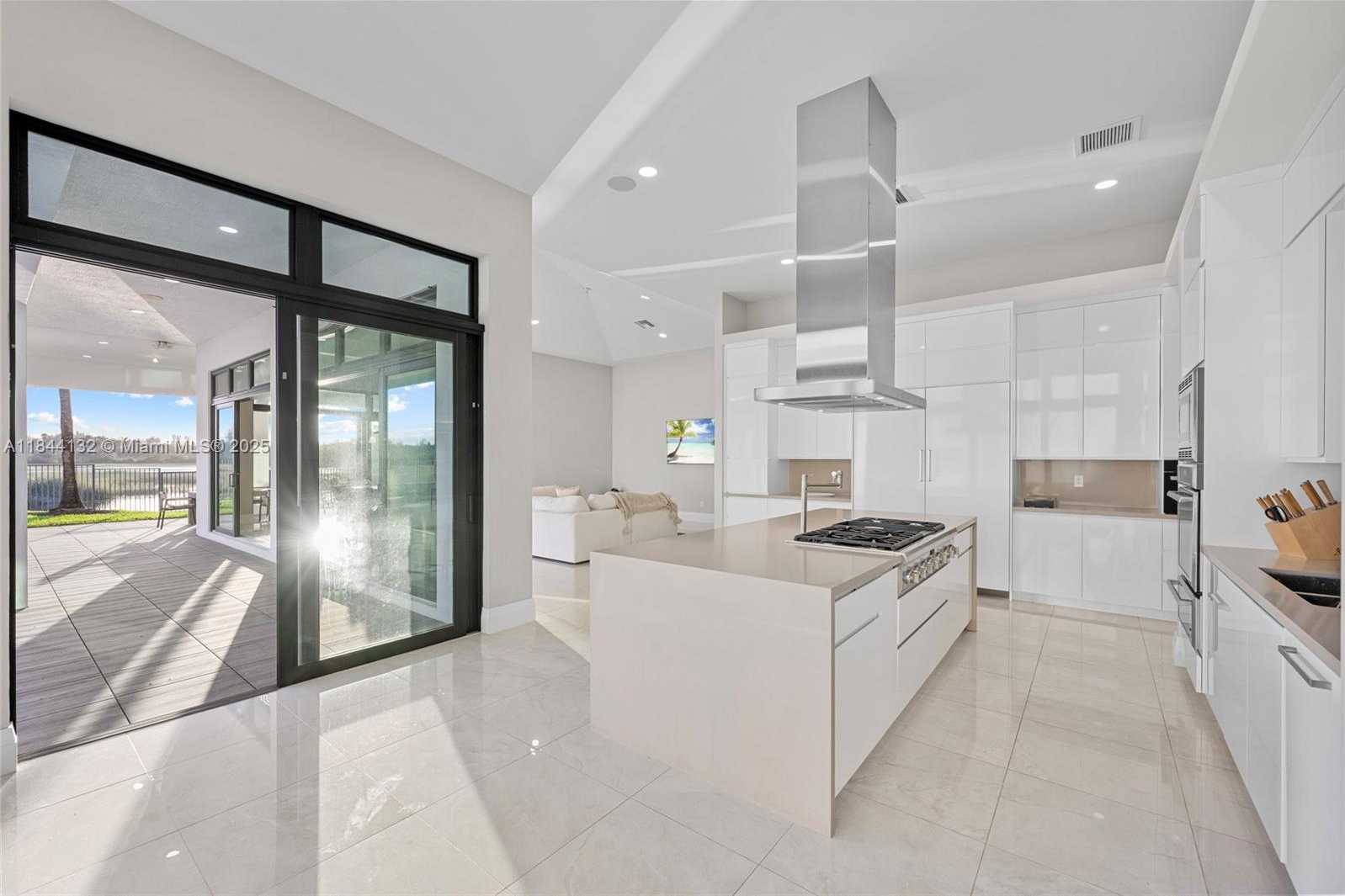 Small Image of 3275 ISLEWOOD AVE, Weston Number 6
