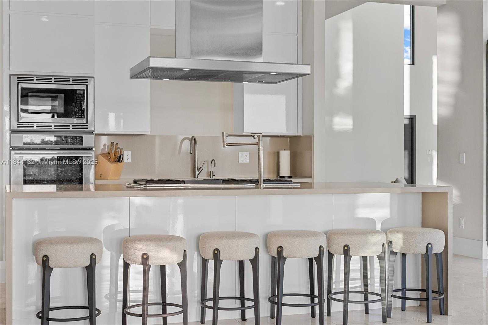 Small Image of 3275 ISLEWOOD AVE, Weston Number 8