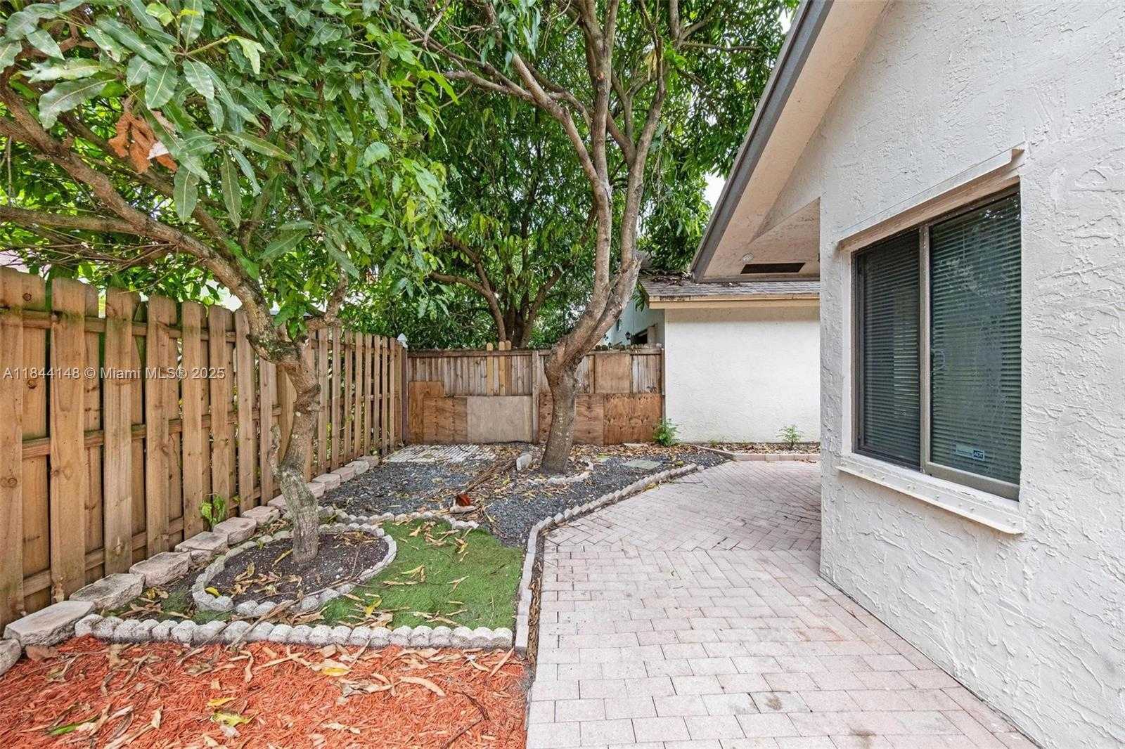 Small Image of 314 BISHOP RD, North Lauderdale Number 27