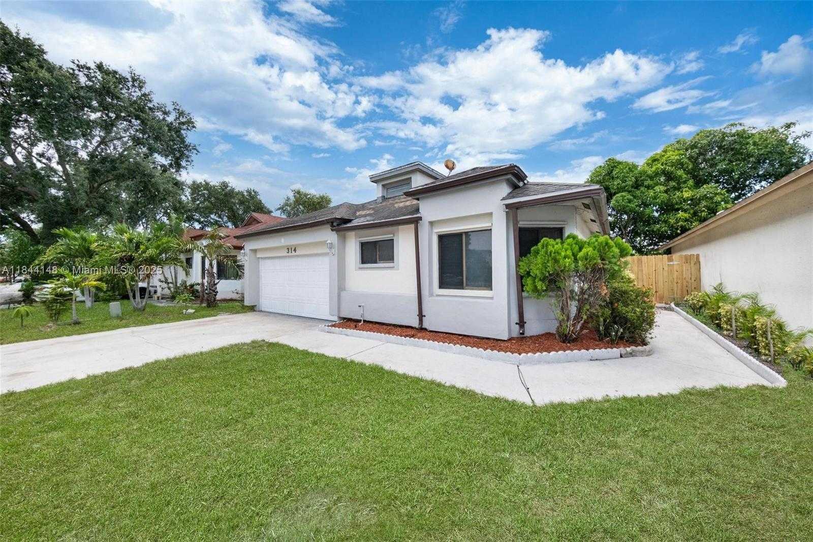 Small Image of 314 BISHOP RD, North Lauderdale Number 3