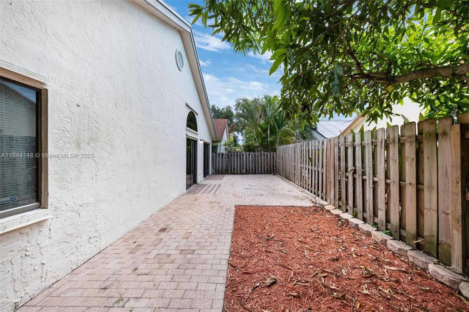 Small Image of 314 BISHOP RD, North Lauderdale Number 32