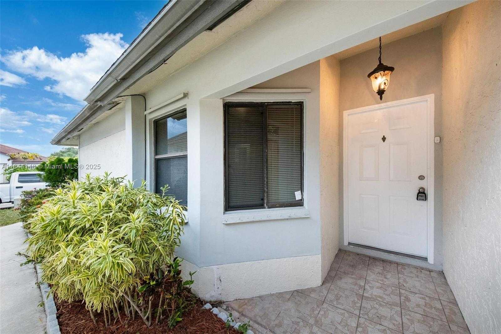 Small Image of 314 BISHOP RD, North Lauderdale Number 4