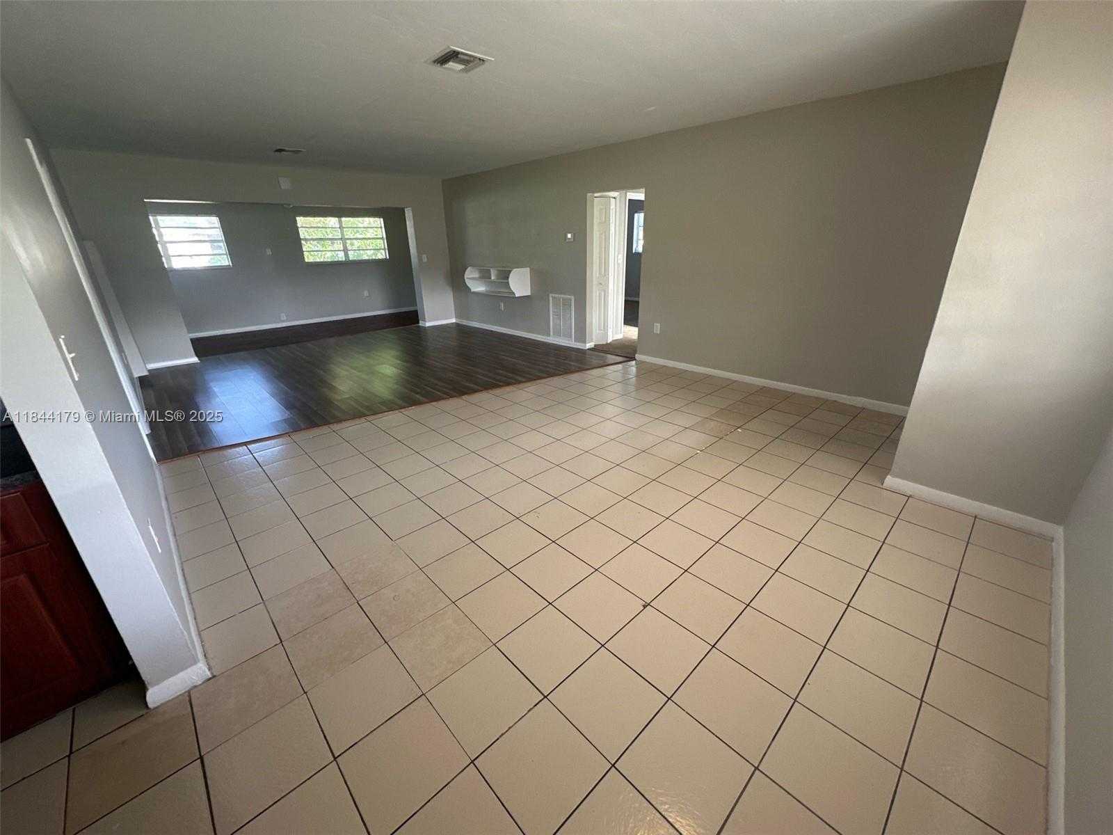Small Image of 19001 NORTH WEST 19TH AVE, Miami Gardens Number 11