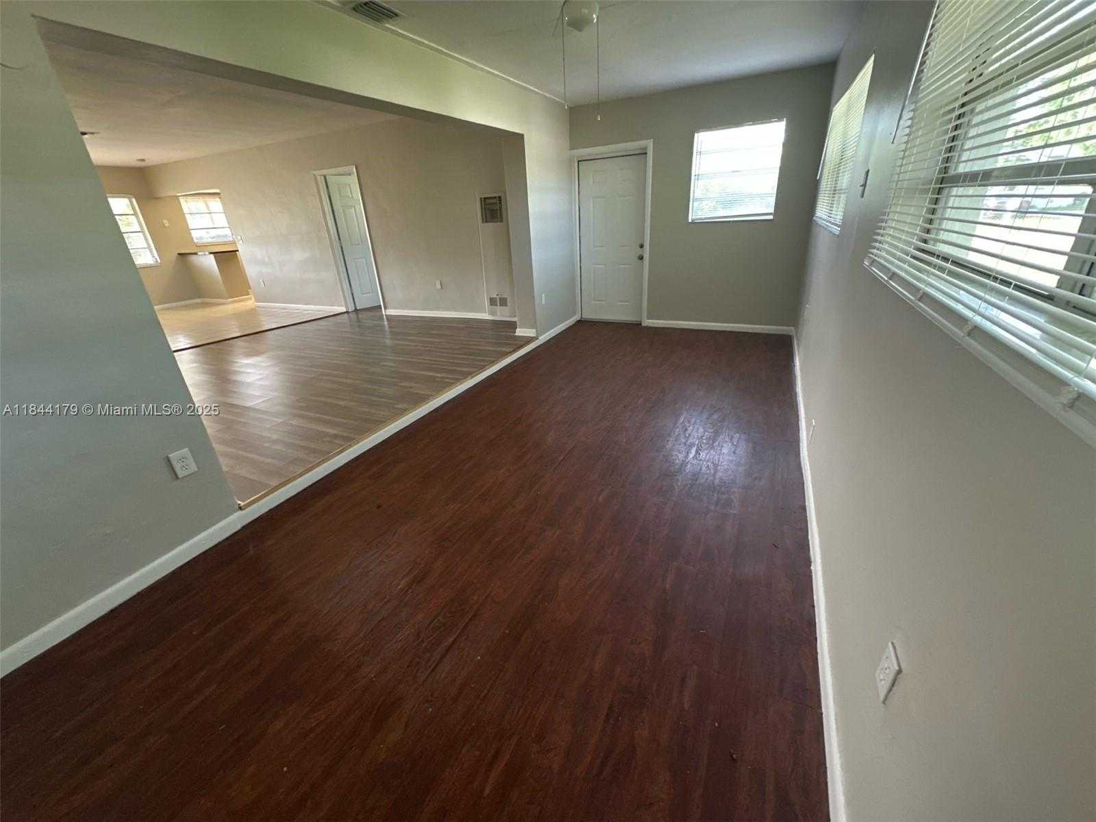 Small Image of 19001 NORTH WEST 19TH AVE, Miami Gardens Number 12
