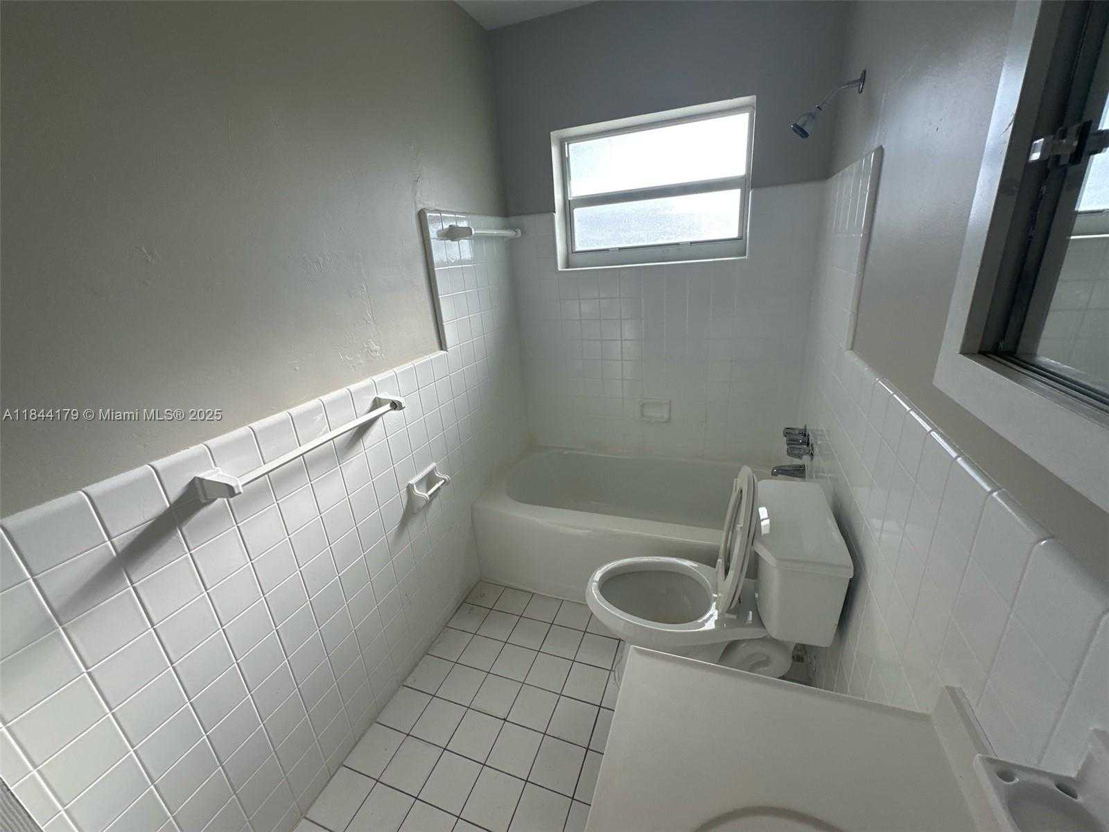 Small Image of 19001 NORTH WEST 19TH AVE, Miami Gardens Number 15