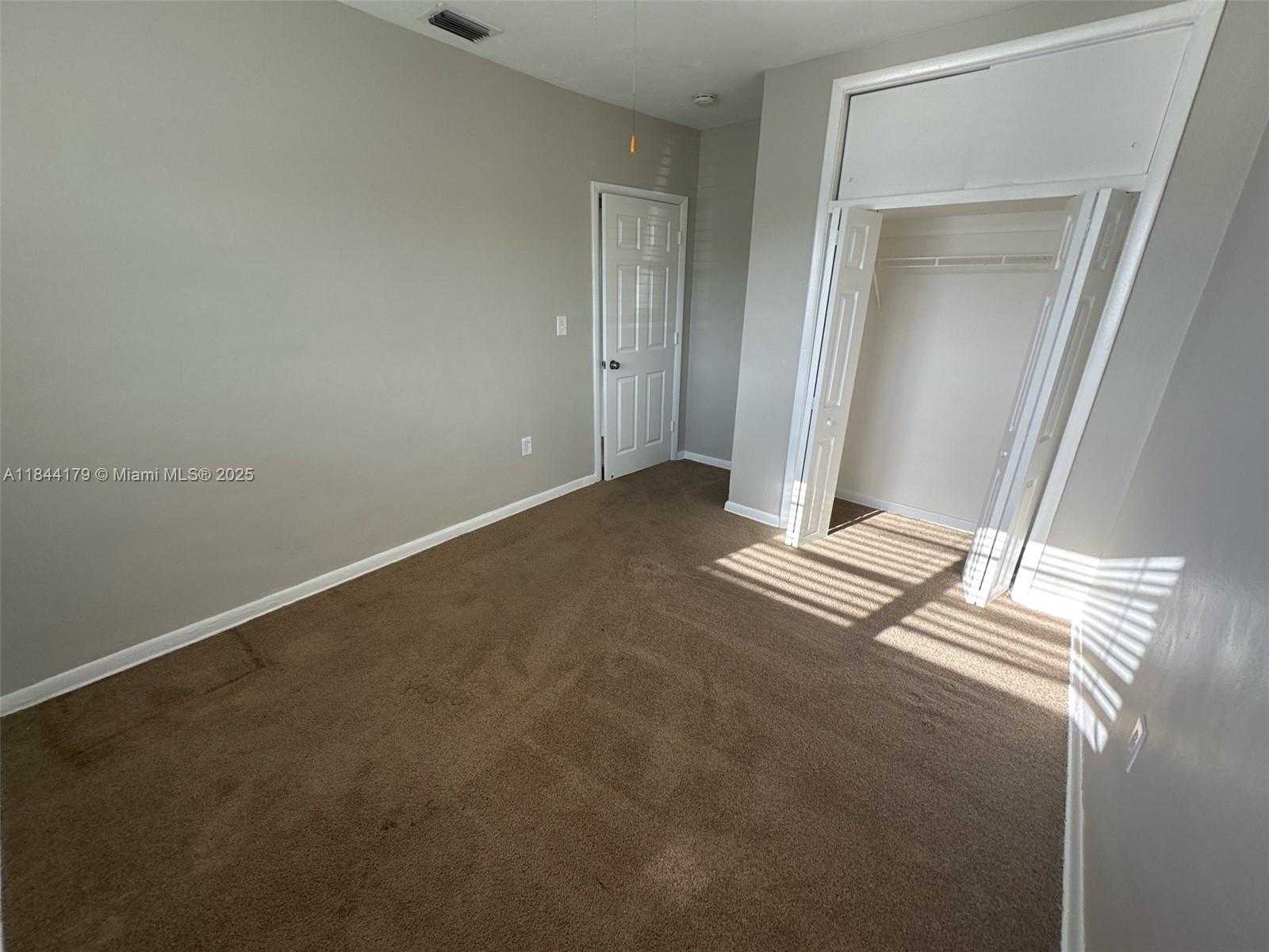 Small Image of 19001 NORTH WEST 19TH AVE, Miami Gardens Number 7