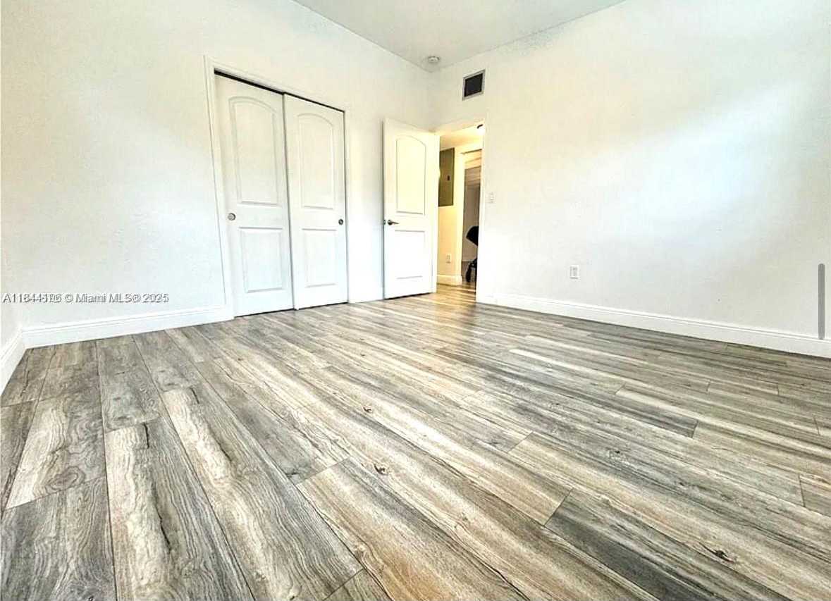Small Image of 2075 SOUTH HIBISCUS DR, North Miami Number 12