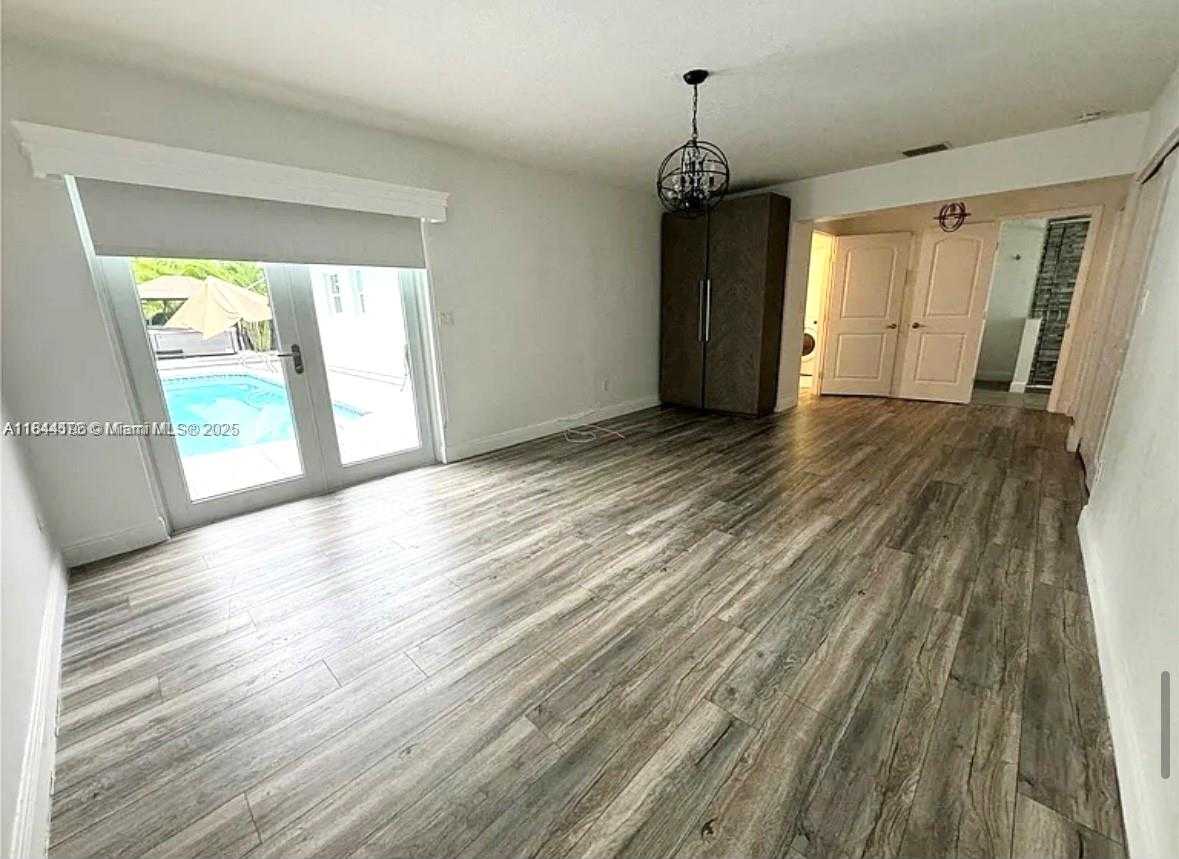 Small Image of 2075 SOUTH HIBISCUS DR, North Miami Number 13