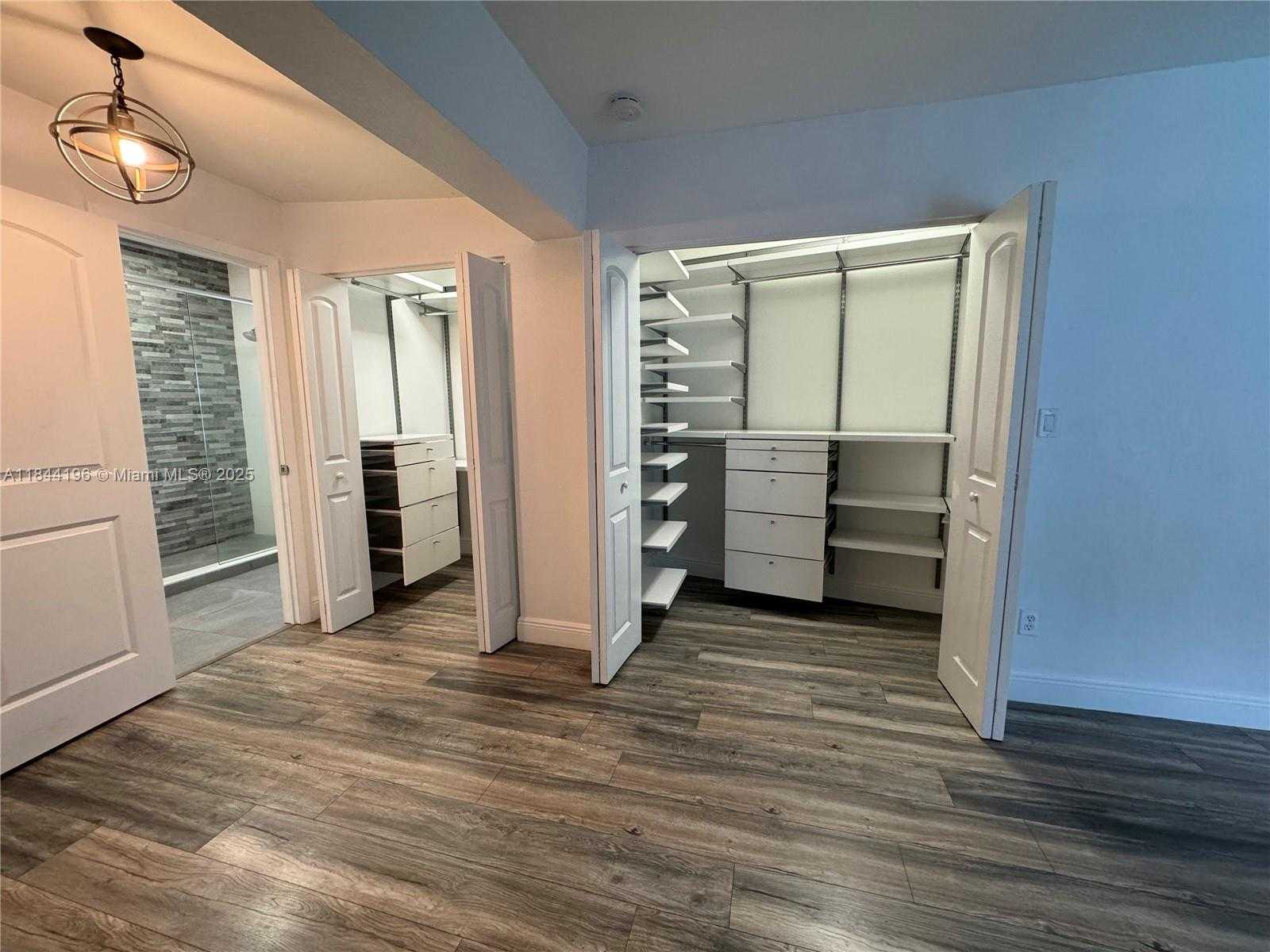 Small Image of 2075 SOUTH HIBISCUS DR, North Miami Number 14