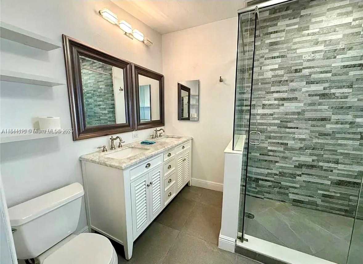 Small Image of 2075 SOUTH HIBISCUS DR, North Miami Number 15