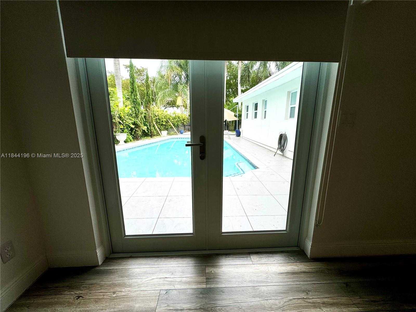 Small Image of 2075 SOUTH HIBISCUS DR, North Miami Number 16