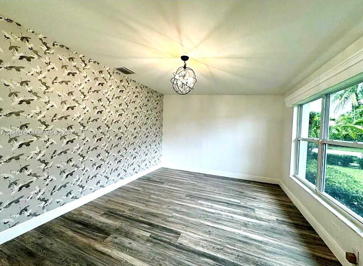Small Image of 2075 SOUTH HIBISCUS DR, North Miami Number 18