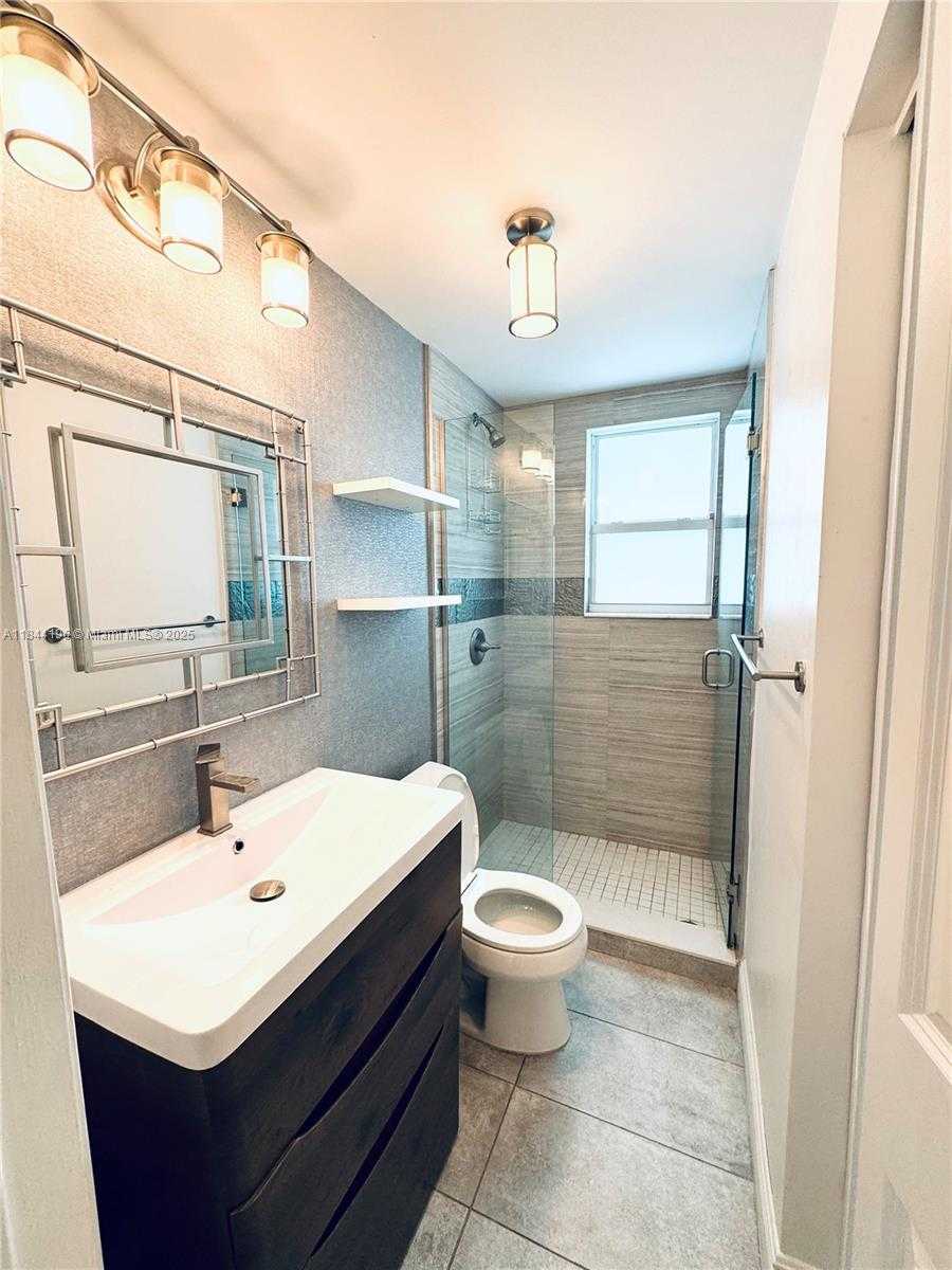 Small Image of 2075 SOUTH HIBISCUS DR, North Miami Number 21