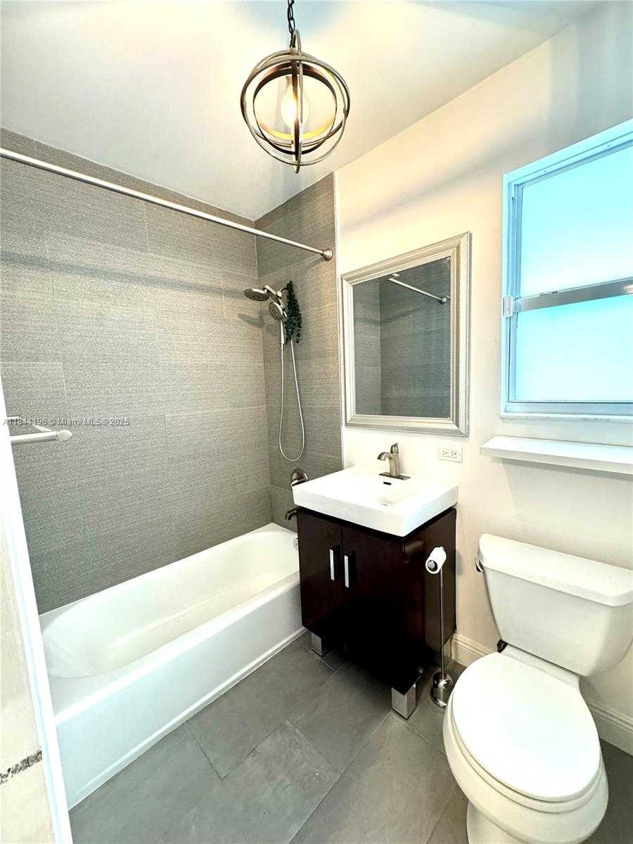 Small Image of 2075 SOUTH HIBISCUS DR, North Miami Number 22