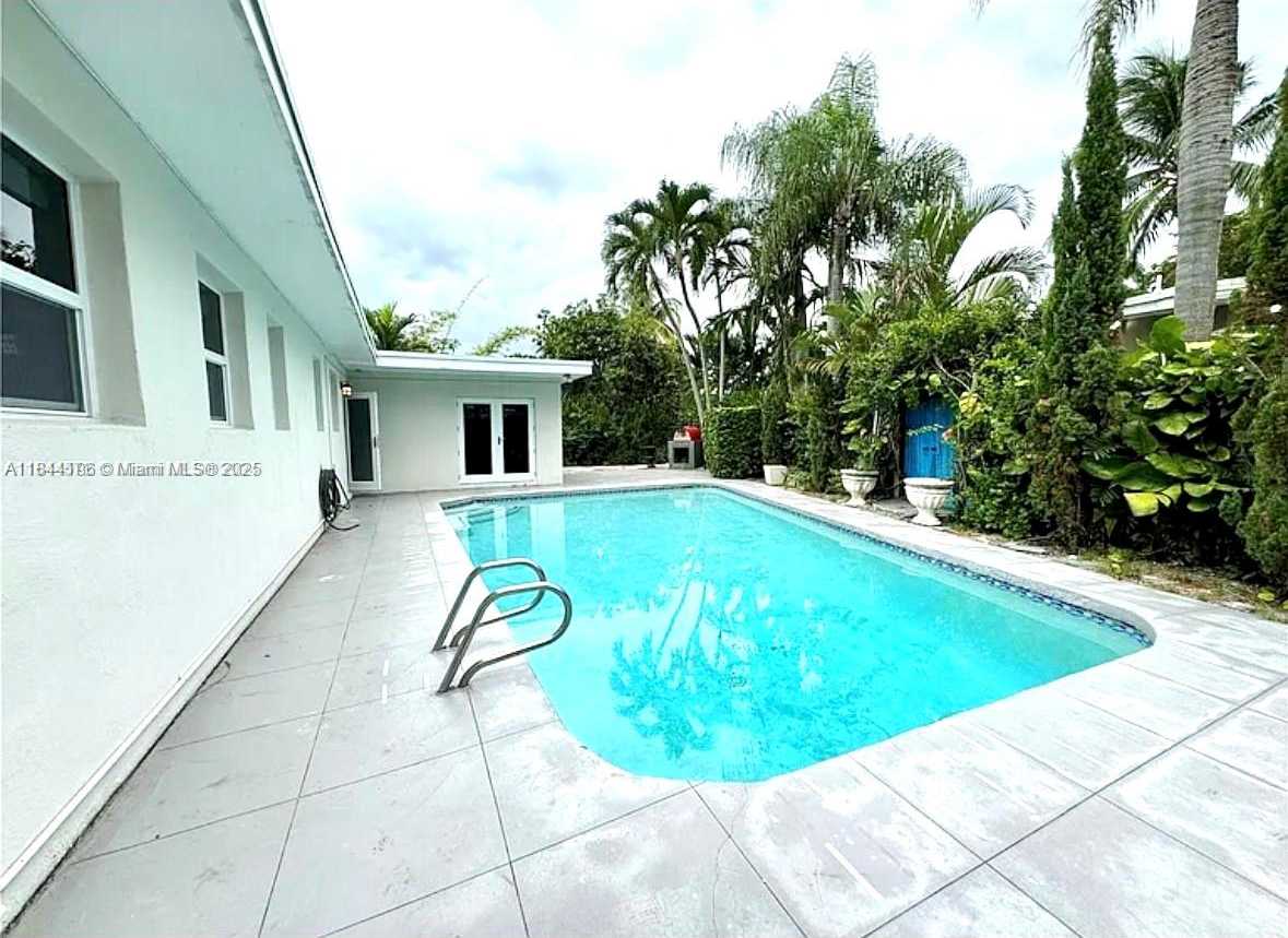 Small Image of 2075 SOUTH HIBISCUS DR, North Miami Number 24