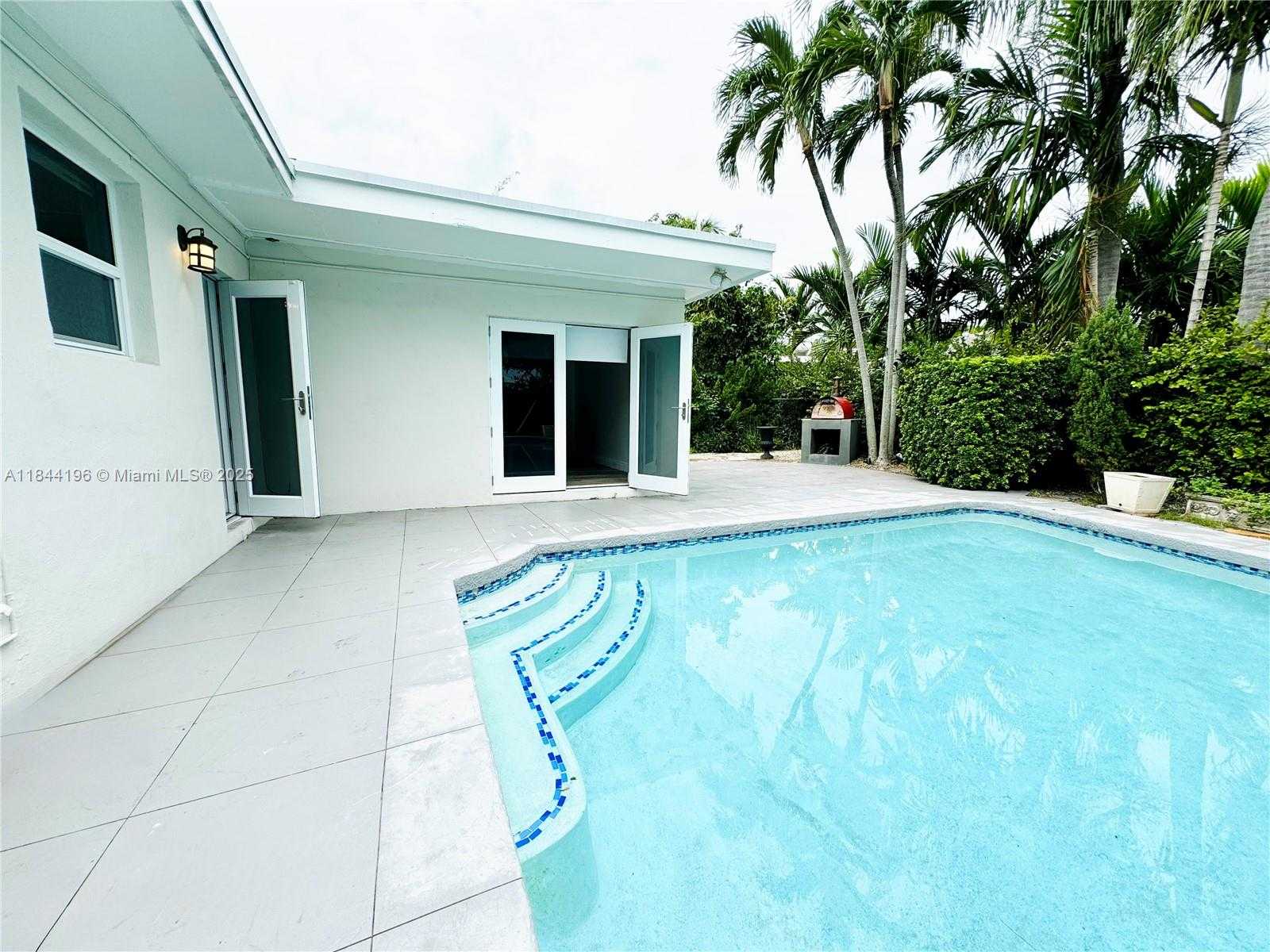 Small Image of 2075 SOUTH HIBISCUS DR, North Miami Number 26