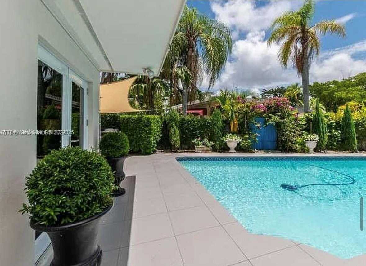 Small Image of 2075 SOUTH HIBISCUS DR, North Miami Number 27