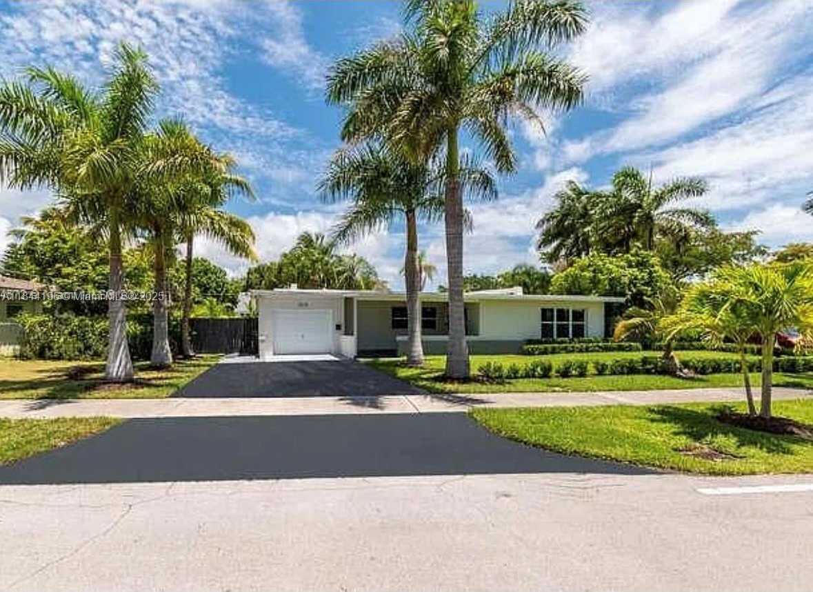Small Image of 2075 SOUTH HIBISCUS DR, North Miami Number 29