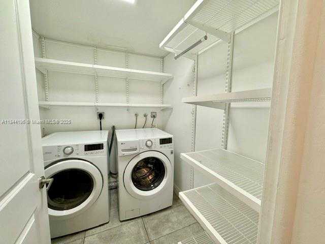 Small Image of 2075 SOUTH HIBISCUS DR, North Miami Number 32