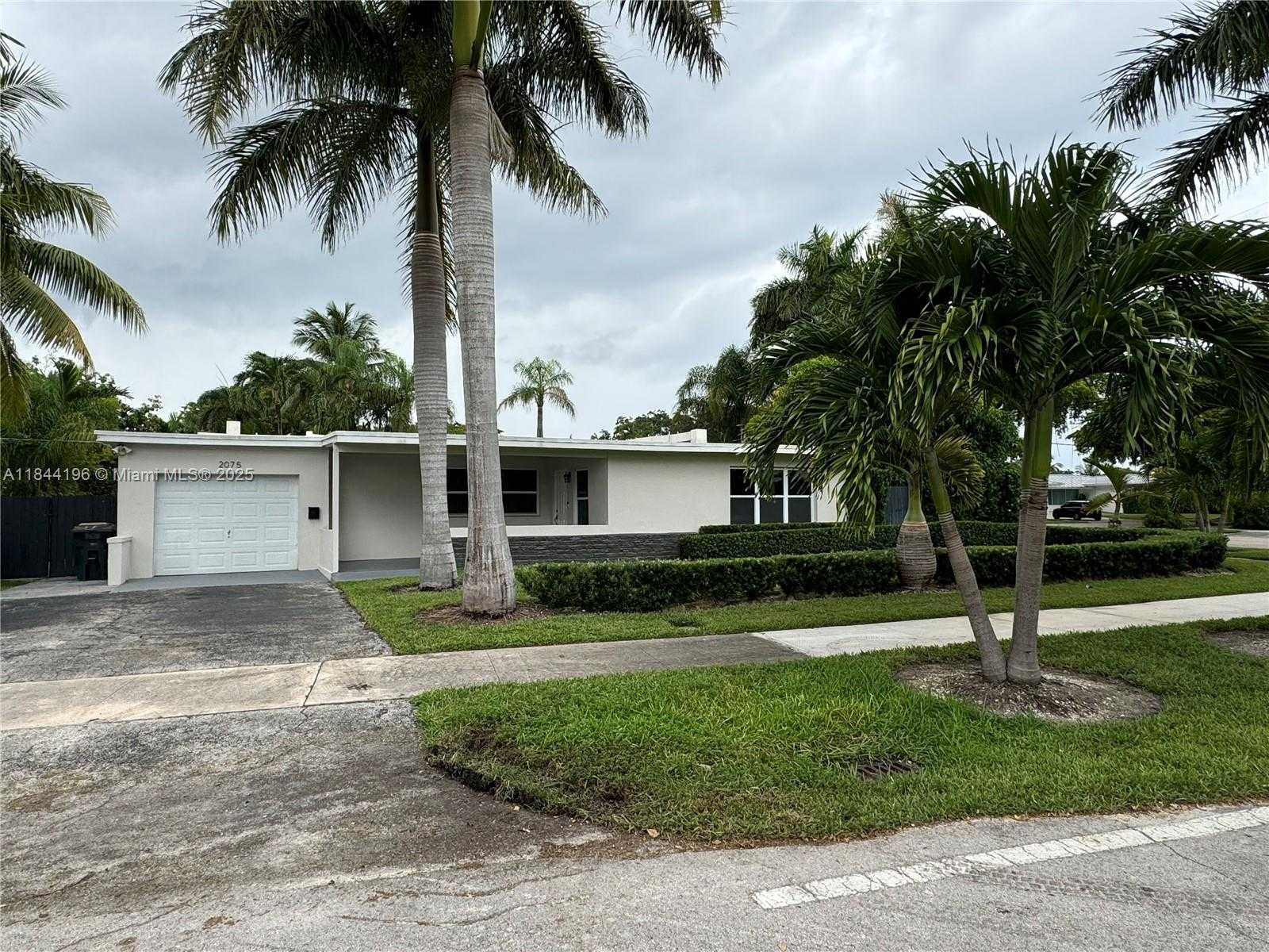 Small Image of 2075 SOUTH HIBISCUS DR, North Miami Number 33
