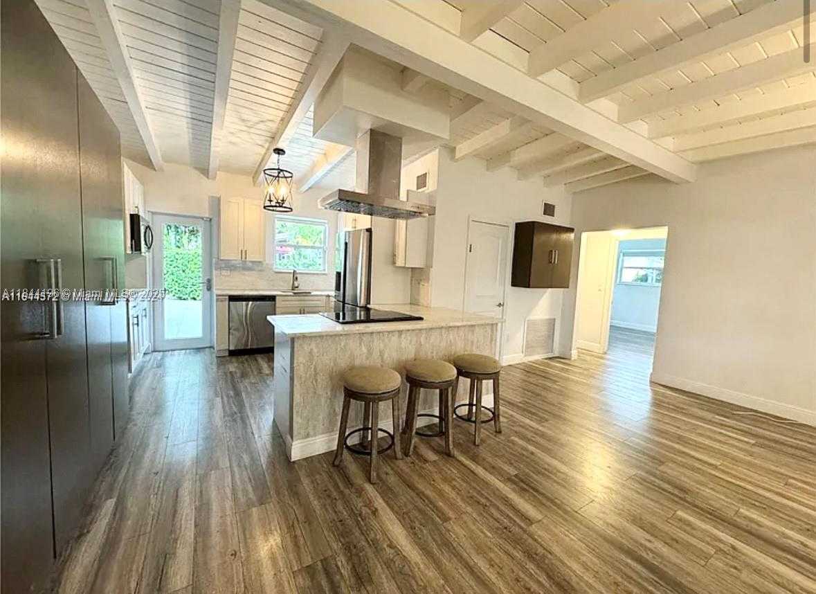 Small Image of 2075 SOUTH HIBISCUS DR, North Miami Number 35