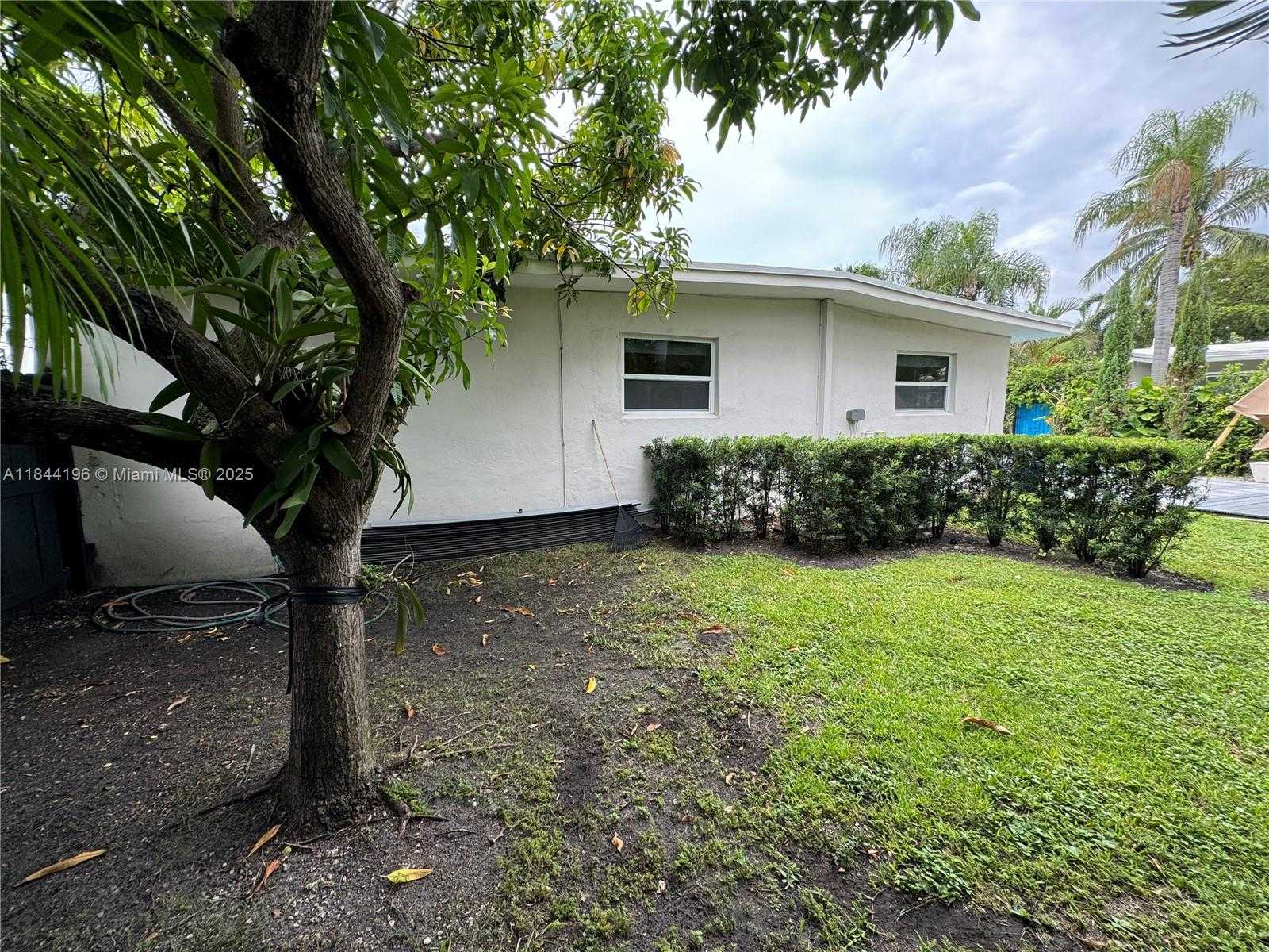 Small Image of 2075 SOUTH HIBISCUS DR, North Miami Number 37