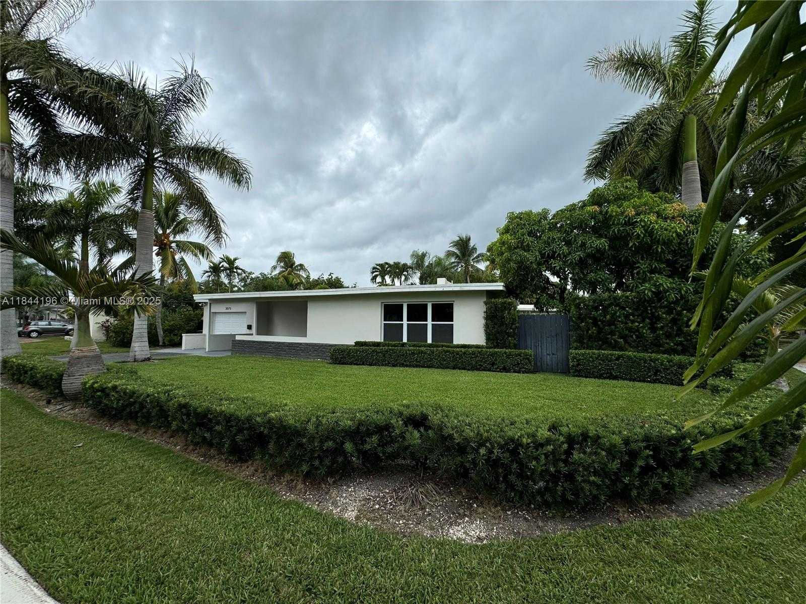 Small Image of 2075 SOUTH HIBISCUS DR, North Miami Number 38
