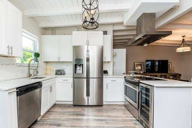 Small Image of 2075 SOUTH HIBISCUS DR, North Miami Number 7