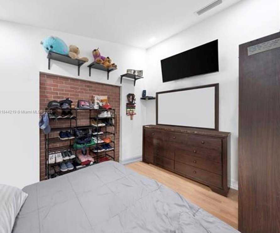 Small Image of 8453 NORTH WEST 189 STREET RD, Hialeah Number 11