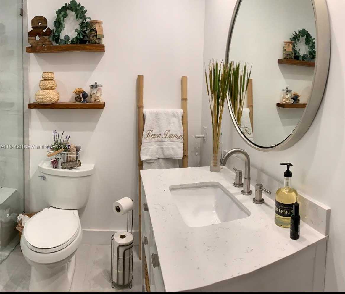Small Image of 8453 NORTH WEST 189 STREET RD, Hialeah Number 15