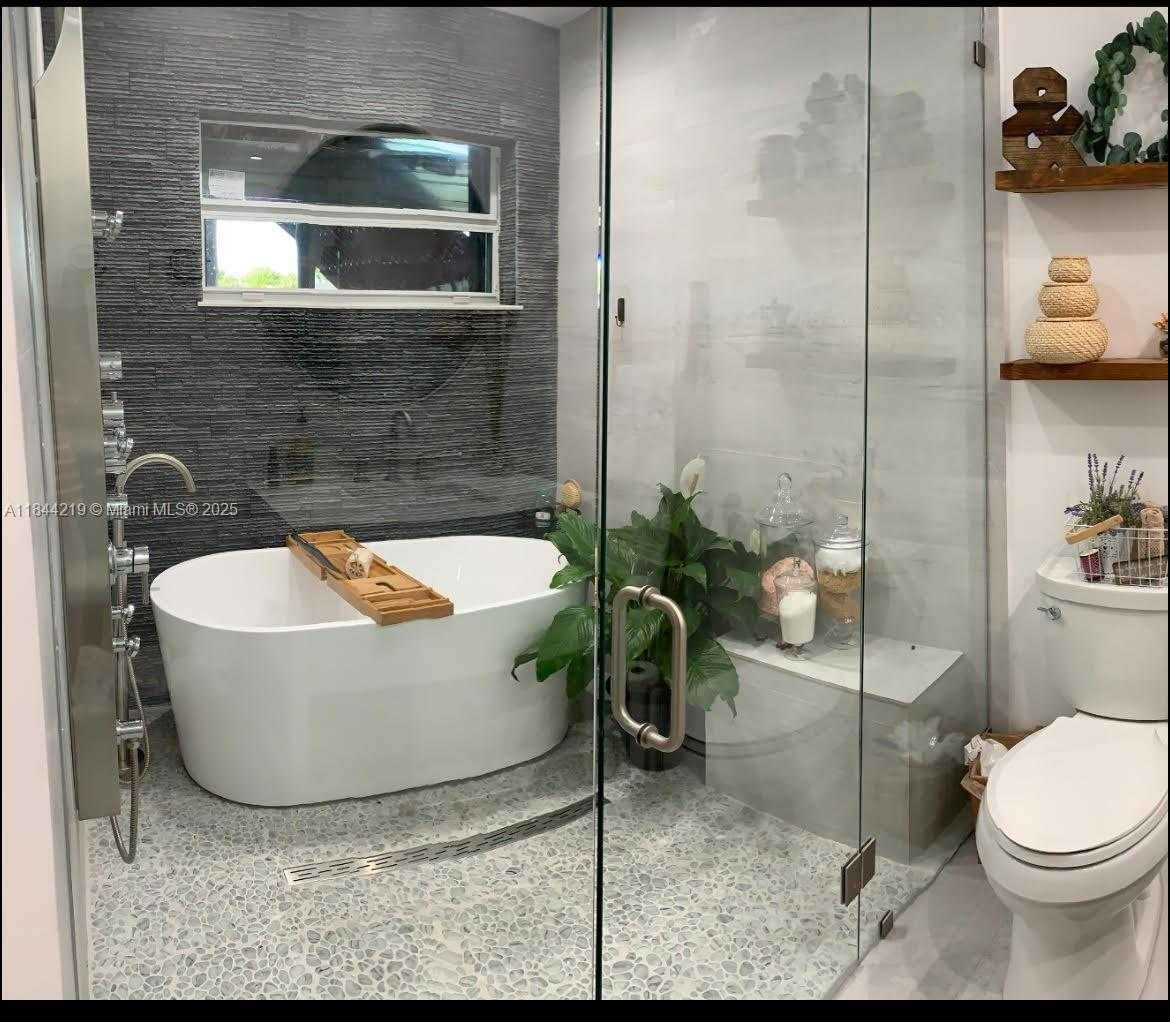 Small Image of 8453 NORTH WEST 189 STREET RD, Hialeah Number 16