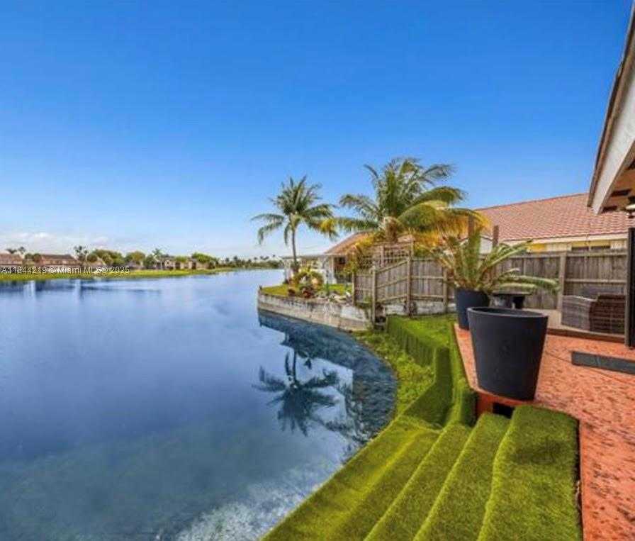 Small Image of 8453 NORTH WEST 189 STREET RD, Hialeah Number 23