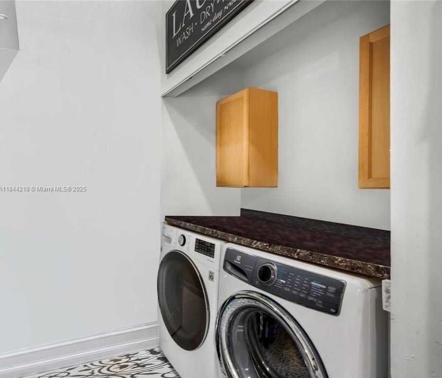 Small Image of 8453 NORTH WEST 189 STREET RD, Hialeah Number 9