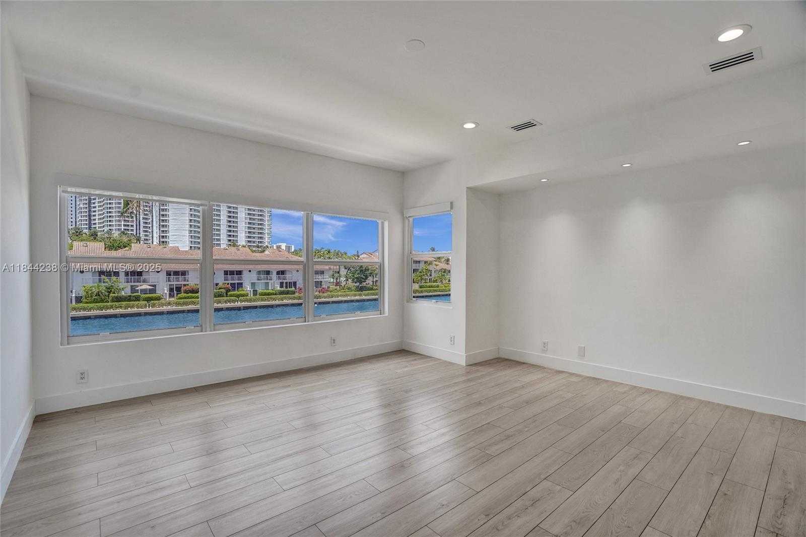 Small Image of 3757 NORTH EAST 208TH TE, Aventura Number 29