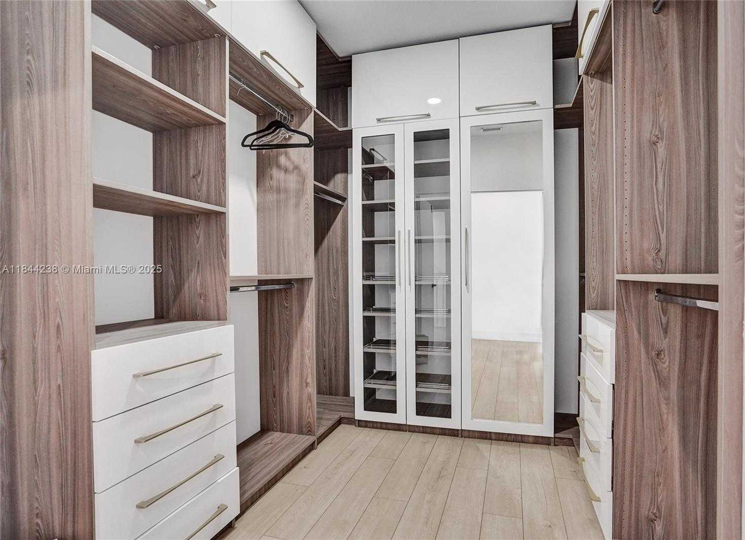 Small Image of 3757 NORTH EAST 208TH TE, Aventura Number 31