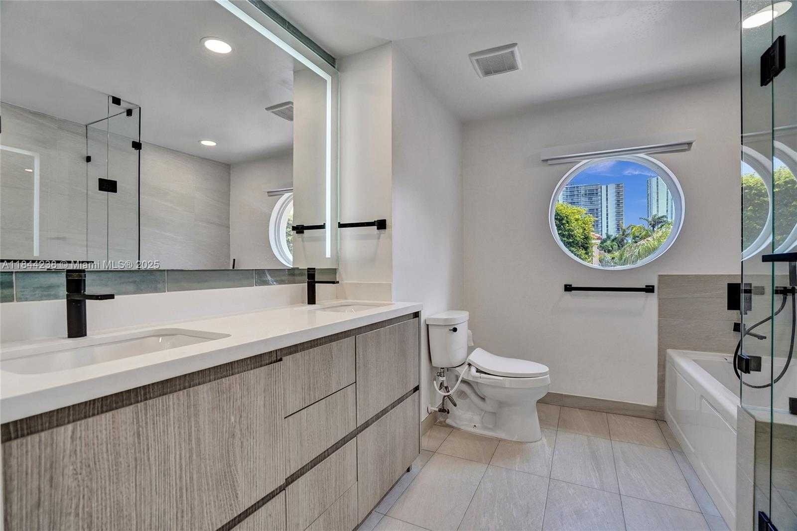 Small Image of 3757 NORTH EAST 208TH TE, Aventura Number 42