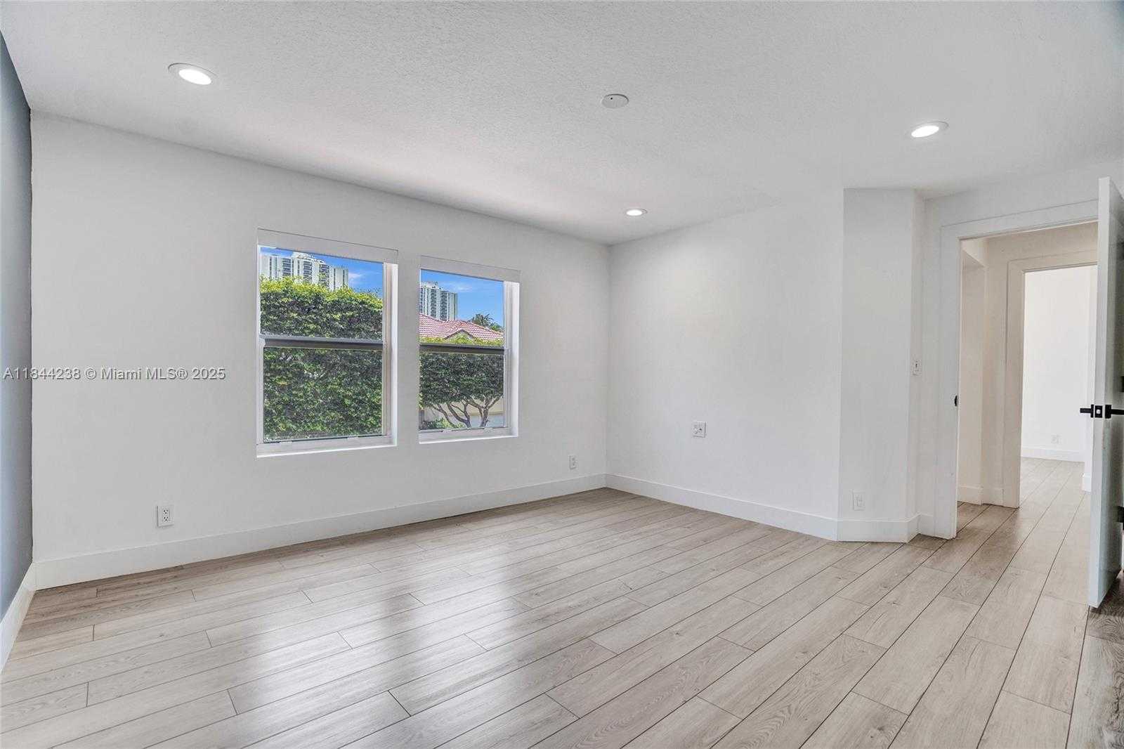 Small Image of 3757 NORTH EAST 208TH TE, Aventura Number 44